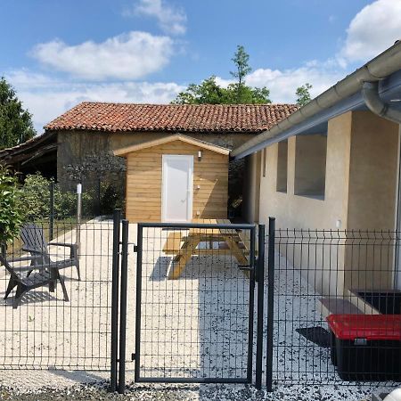 La Petite Ferme De Pouillon - Parc Animalier - Aire De Loisirs Bed & Breakfast エクステリア 写真