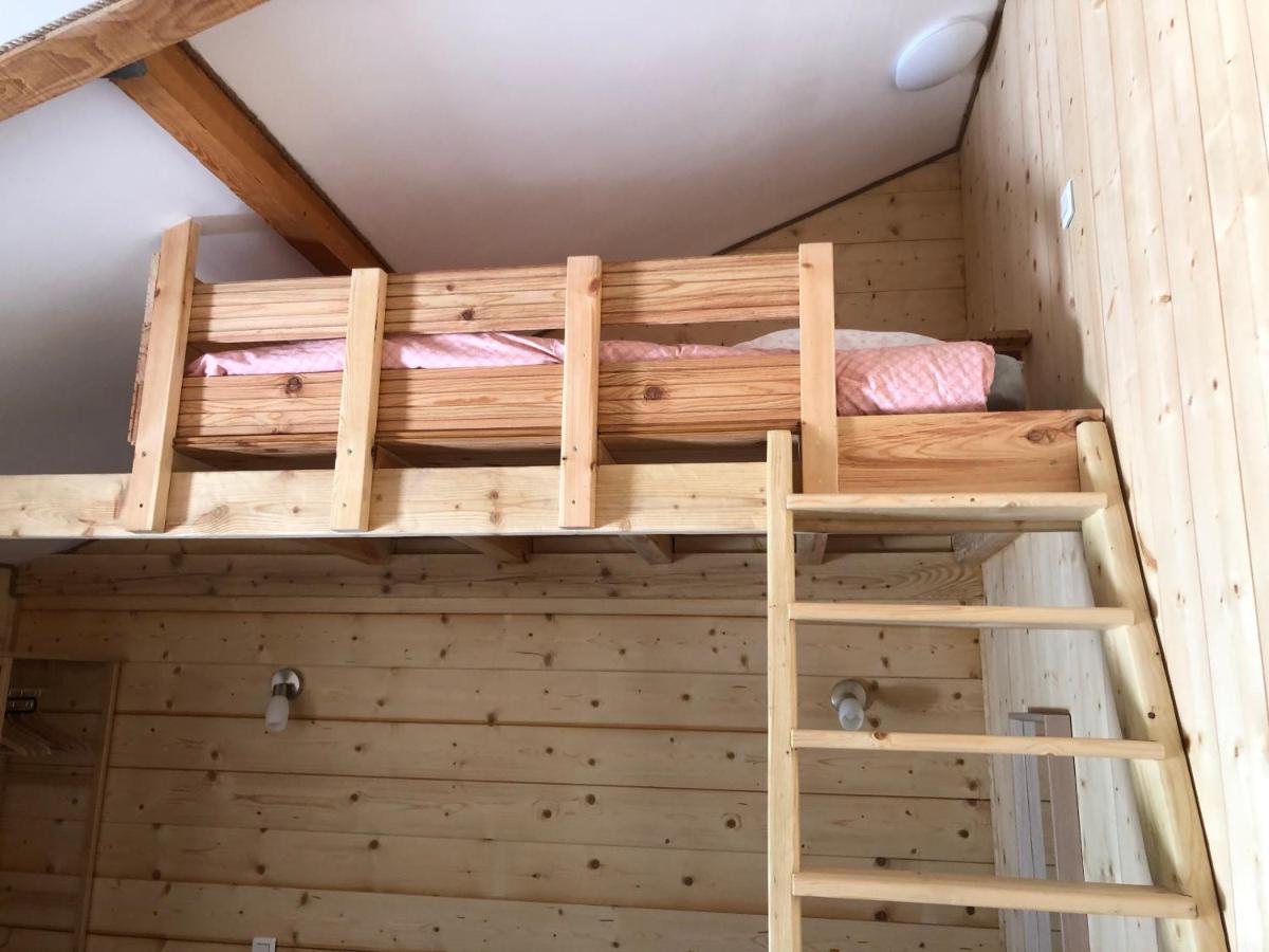 La Petite Ferme De Pouillon - Parc Animalier - Aire De Loisirs Bed & Breakfast エクステリア 写真