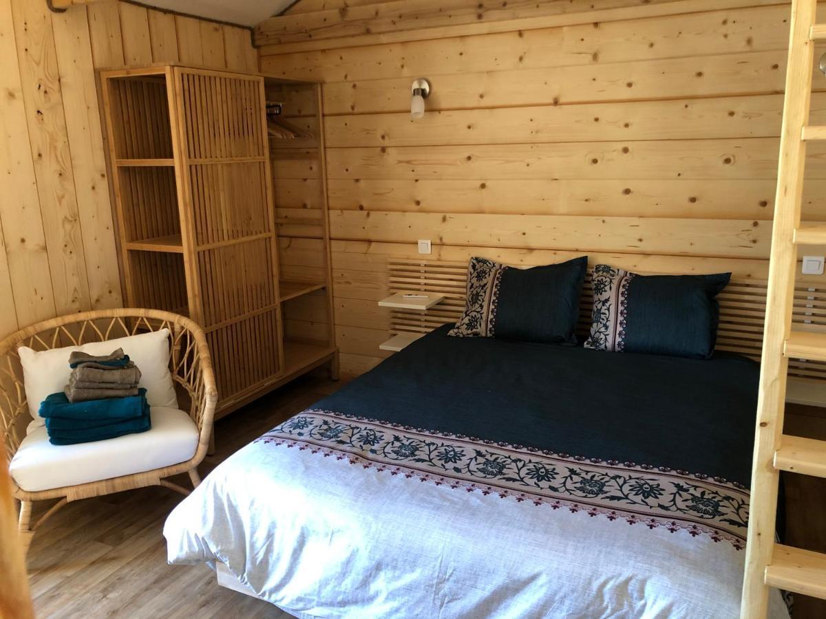 La Petite Ferme De Pouillon - Parc Animalier - Aire De Loisirs Bed & Breakfast エクステリア 写真